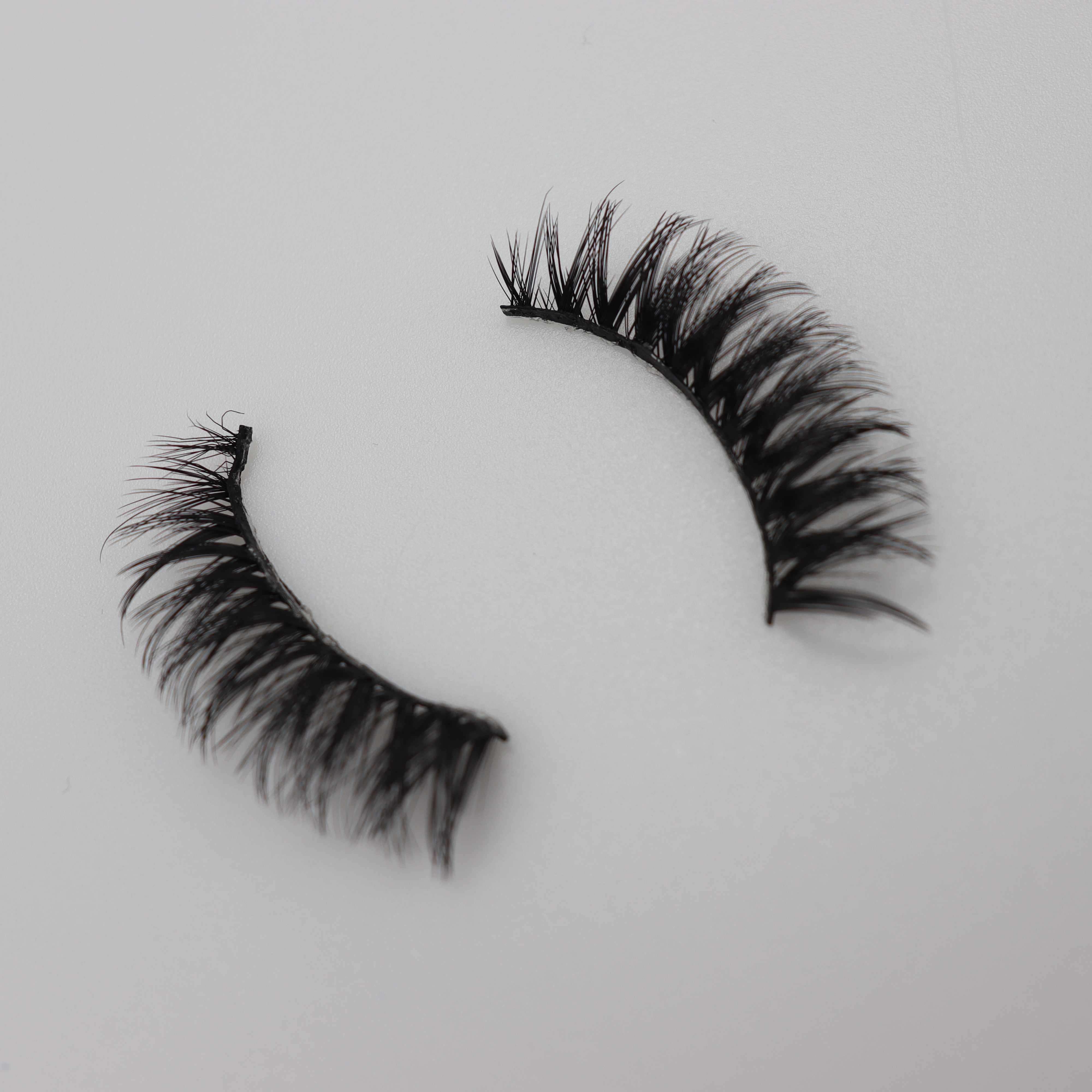 Cruelty Free Quality Synthetic Eye Lash Crisscross Pattern False Eyelash